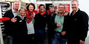 Vlnr is Hennie, Silvana, Maryse, Eddie, Johan, Jonathan en Steven